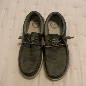 Excellent Condition Hey Dudes